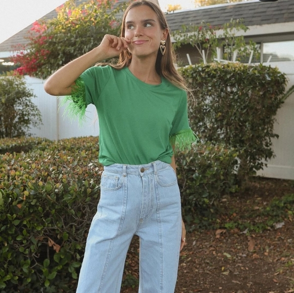 IF SHE LOVES Sunflower Basic t-shirt with ostrich Feathers in green. Size small - Picture 2 of 14